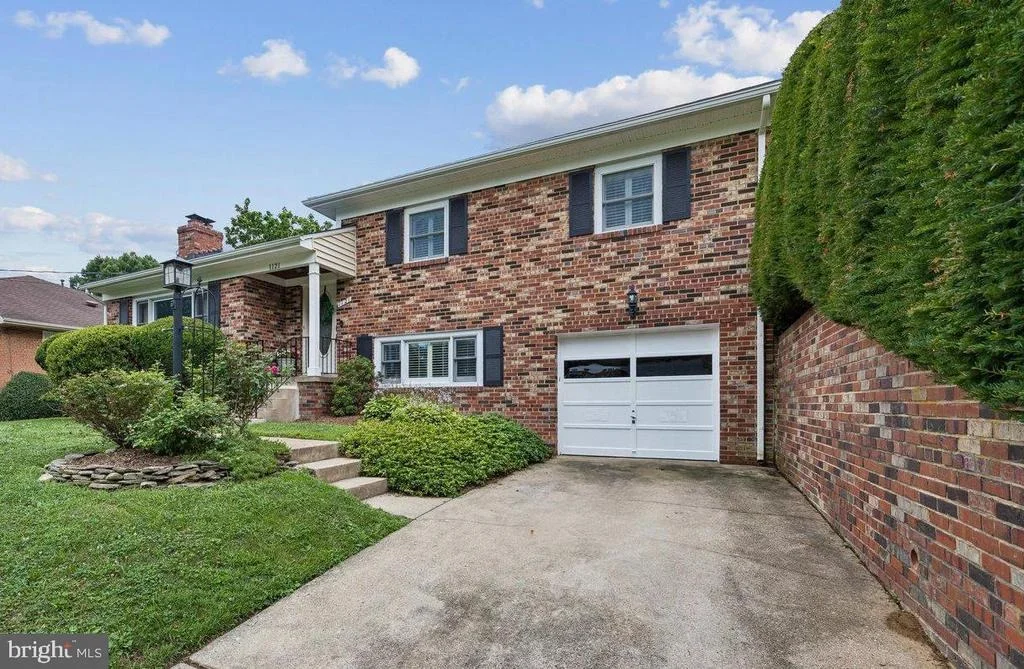 Photo of 1121 TANLEY ROAD