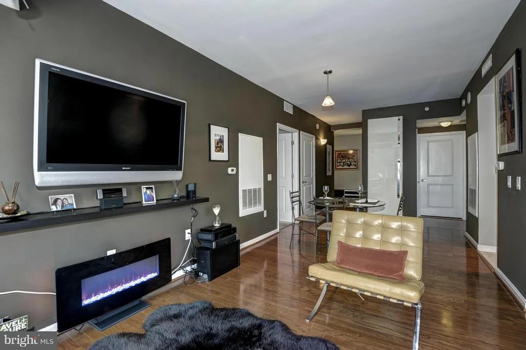 Photo of Unit 409 at 930 WAYNE AVENUE