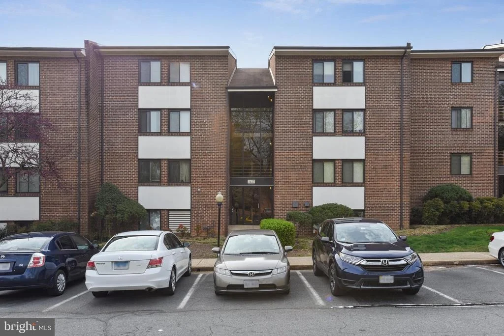 Photo of Unit 2A at 1427 NORTHGATE SQUARE