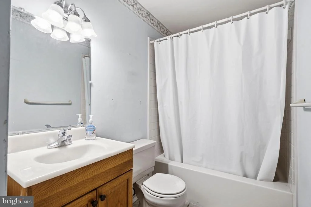 Photo of 215 COMPTON ROAD