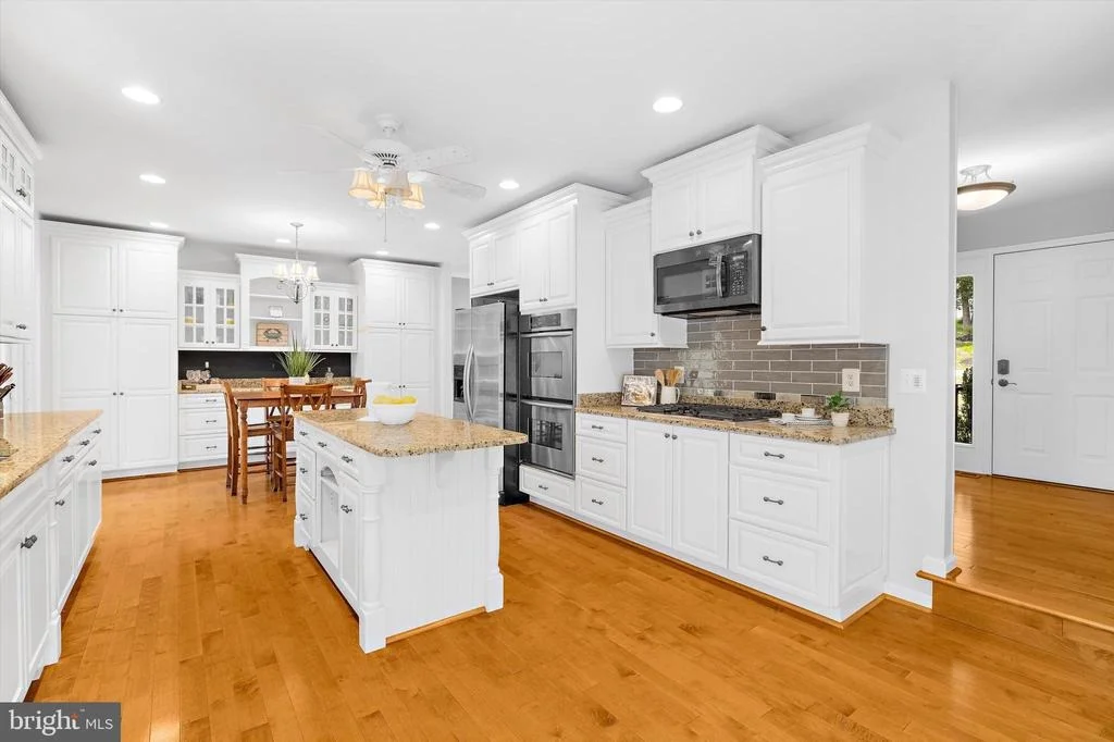 Photo of 527 BAY HILLS DRIVE