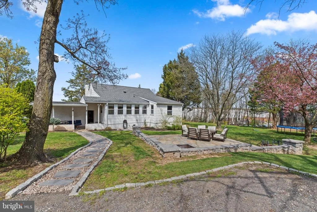 Photo of 7407 RIDGE ROAD