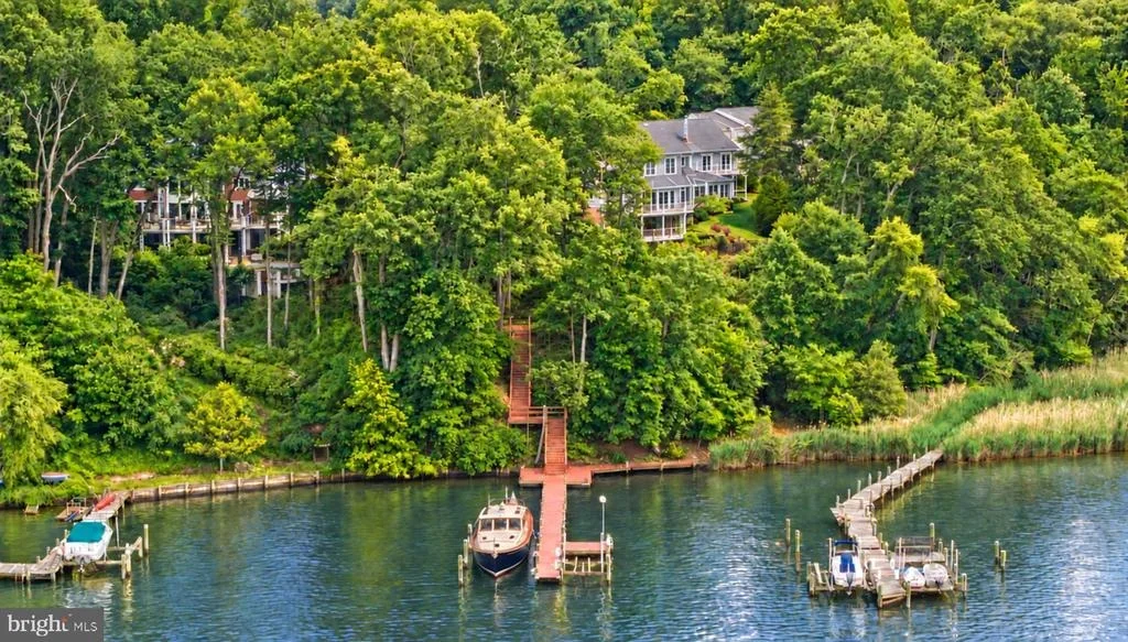 Photo of 575 LAUREL ROAD
