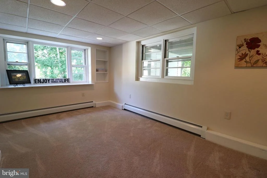 Photo of 708 N WARFIELD DRIVE