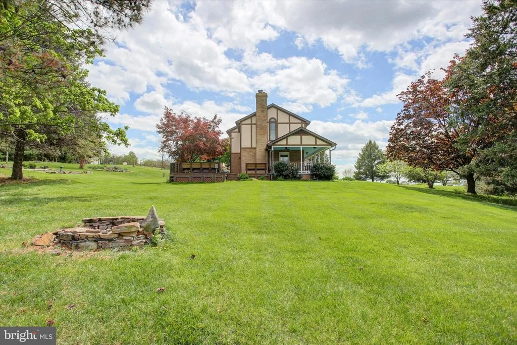 Photo of 8001 MAPLEVILLE ROAD