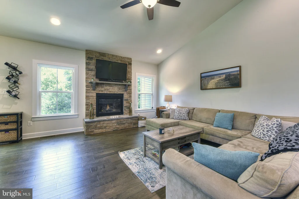 Photo of 33512 AUBURN DRIVE