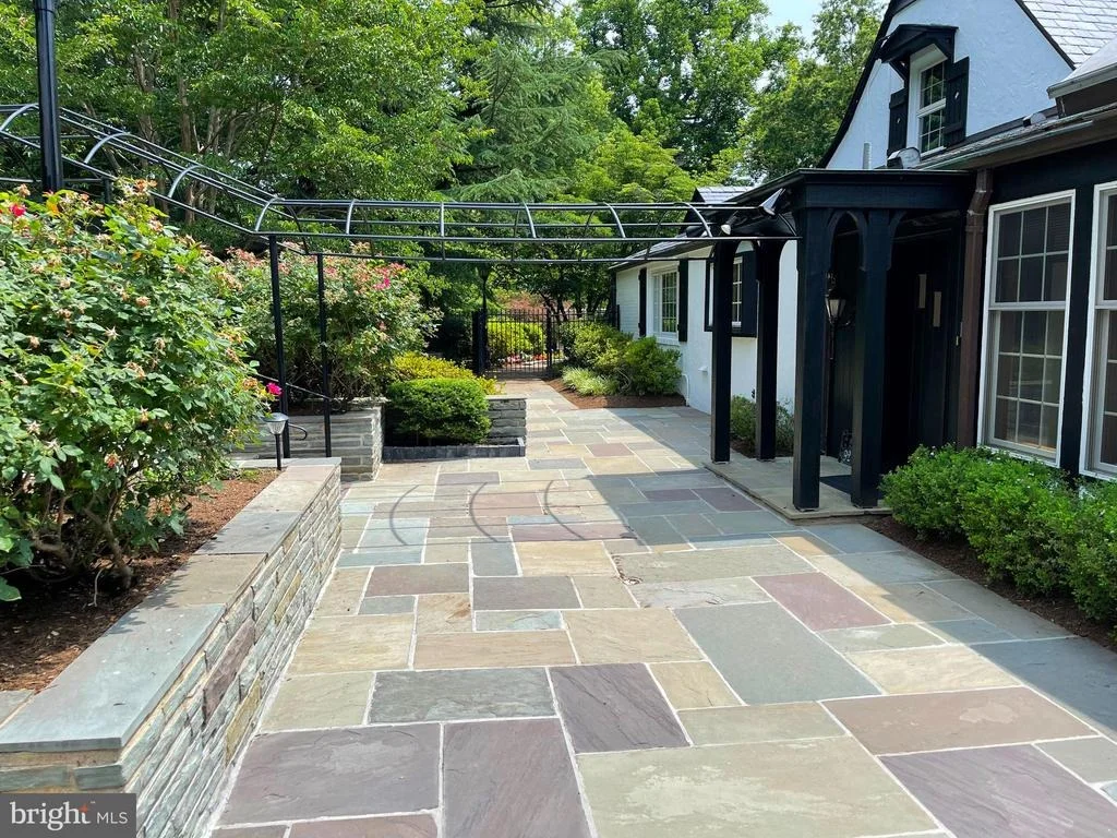 Photo of 9218 COLESVILLE ROAD