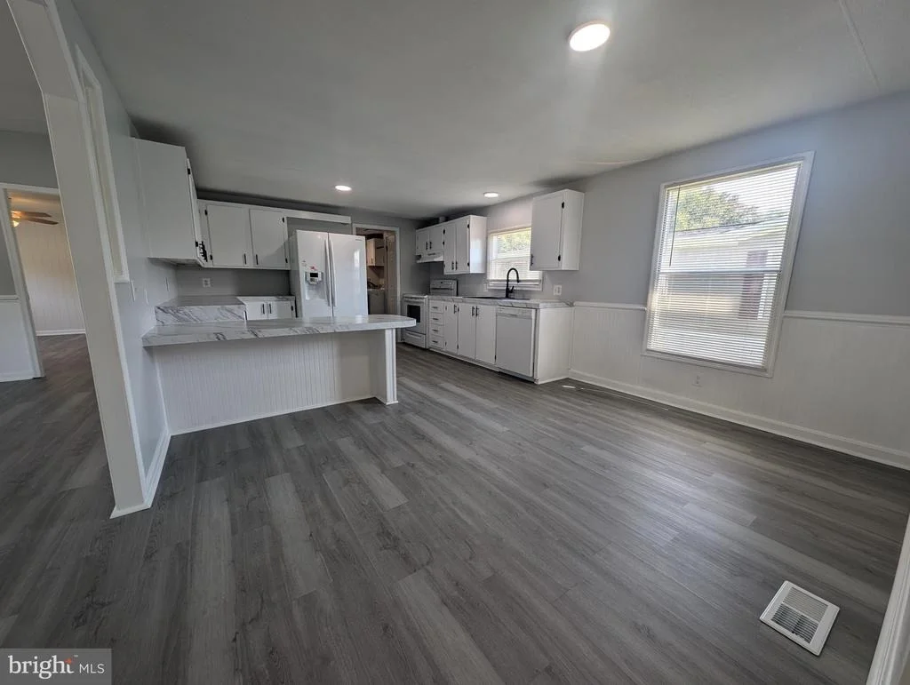 Photo of 213 POCLAIN RD
