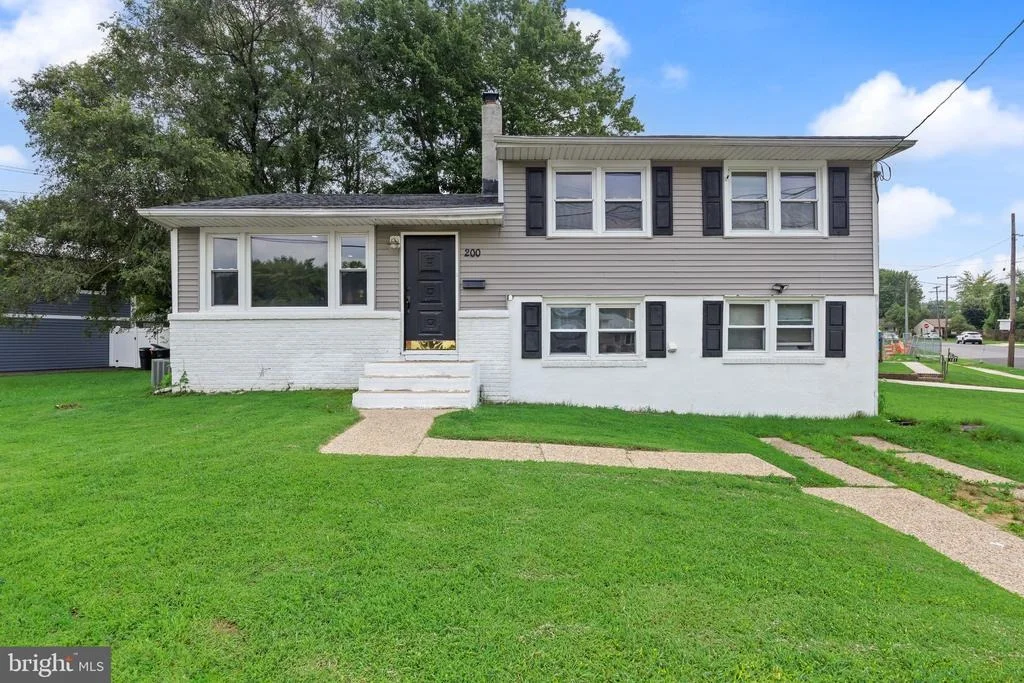 Photo of 200 HENDRICKSON