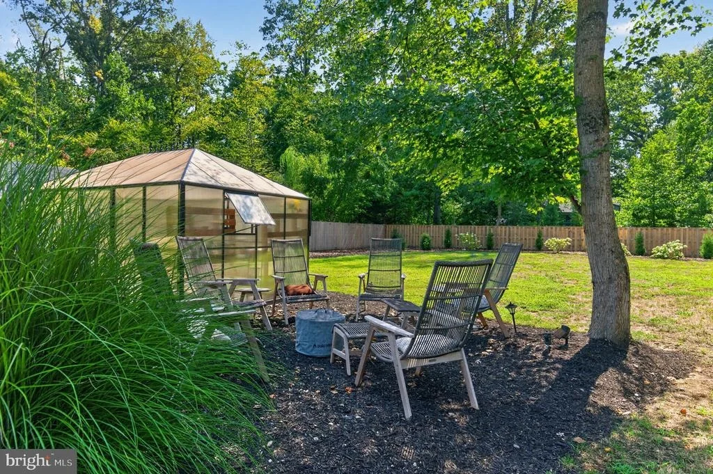 Photo of 1610 RIDOUT ROAD