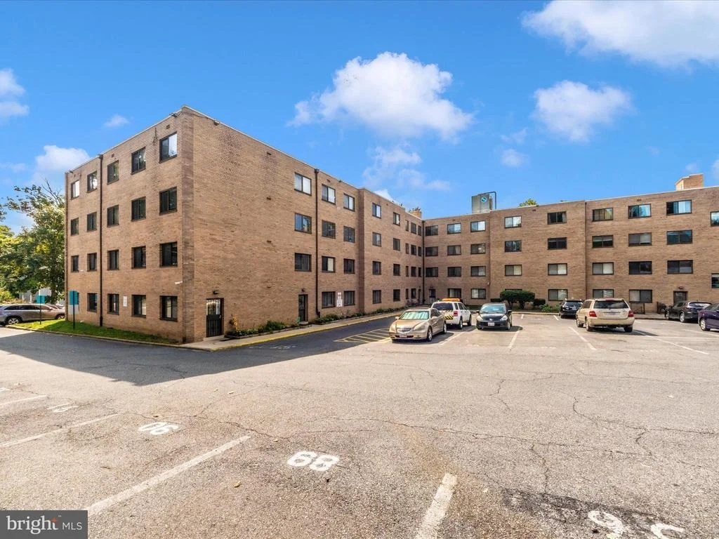 Photo of Unit 417 at 8601 MANCHESTER ROAD