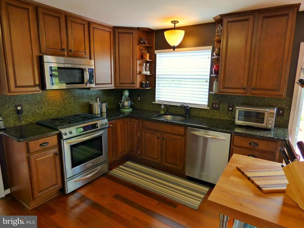 Photo of 6852 SNOWDEN COURT