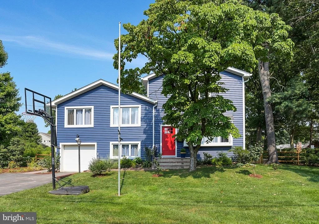 Photo of 321 WALNUT LANE