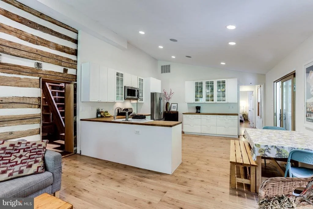 Photo of 828 WARREN ROAD