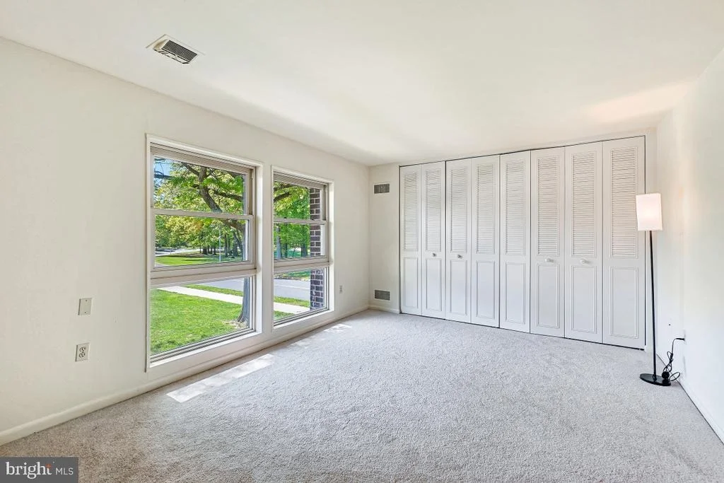 Photo of Unit 682A at 3320 GLENEAGLES DRIVE