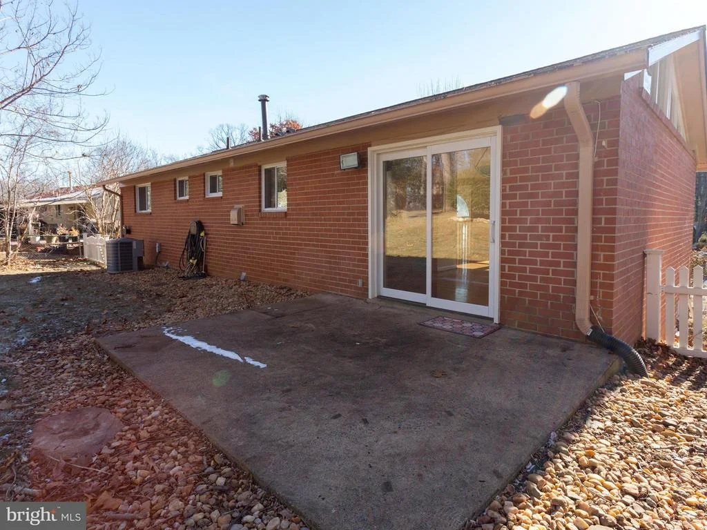 Photo of 8702 VICTORIA ROAD