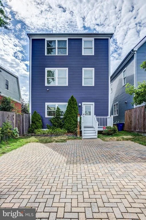 Photo of 614 N BENTZ STREET N