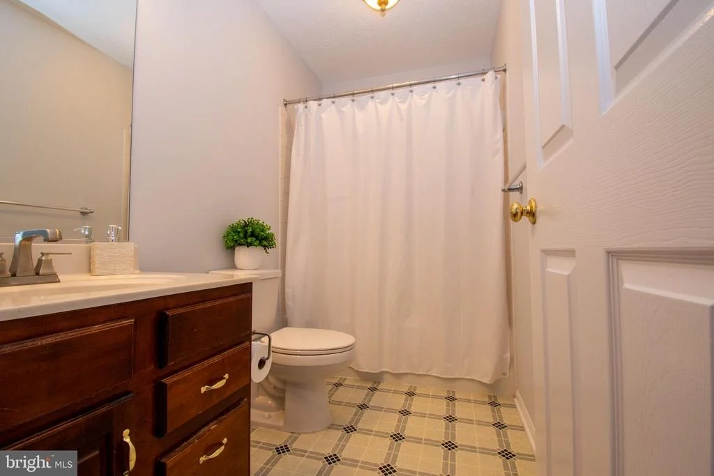 Photo of 1011 CHINABERRY DRIVE