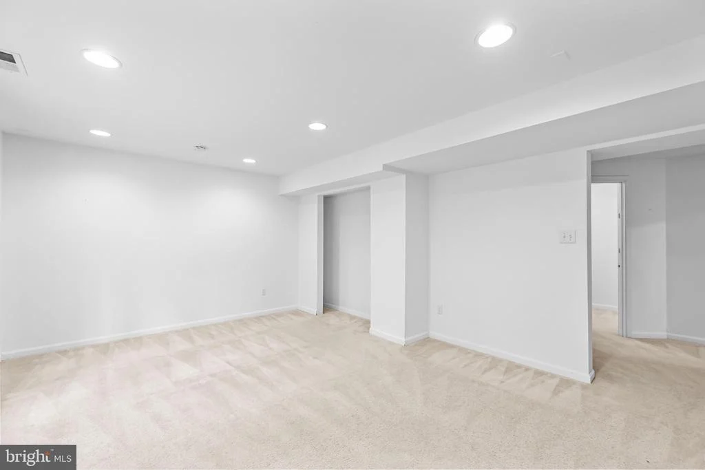 Photo of 8008 WASHINGTON DRIVE