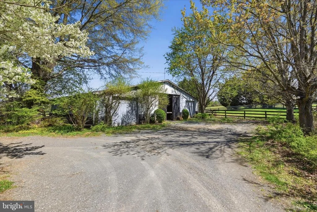 Photo of 2517 FIVE POINTS ROAD