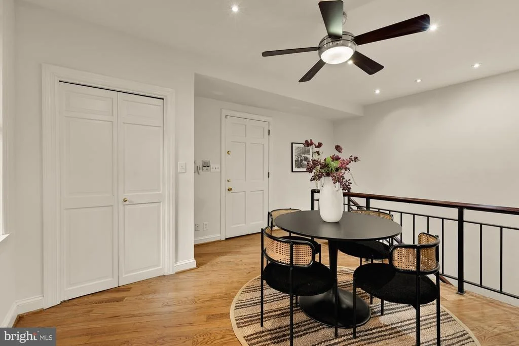 Photo of Unit 2 at 6 LOGAN CIRCLE NW