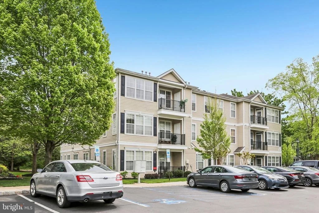 Photo of 121 KYLE WAY