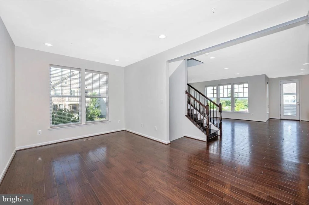 Photo of 8420 CLIFFVIEW LANE
