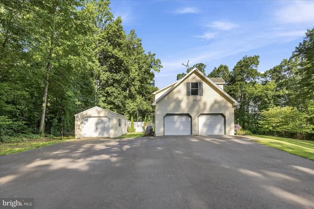 Photo of 9516 PRIMROSE LANE
