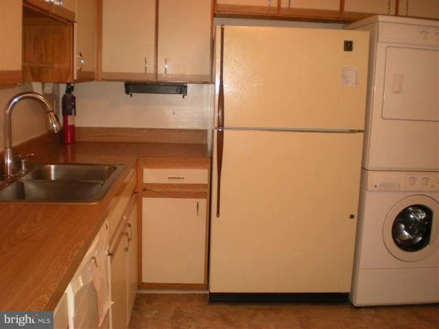 Photo of Unit 2115 at 15107 INTERLACHEN DRIVE