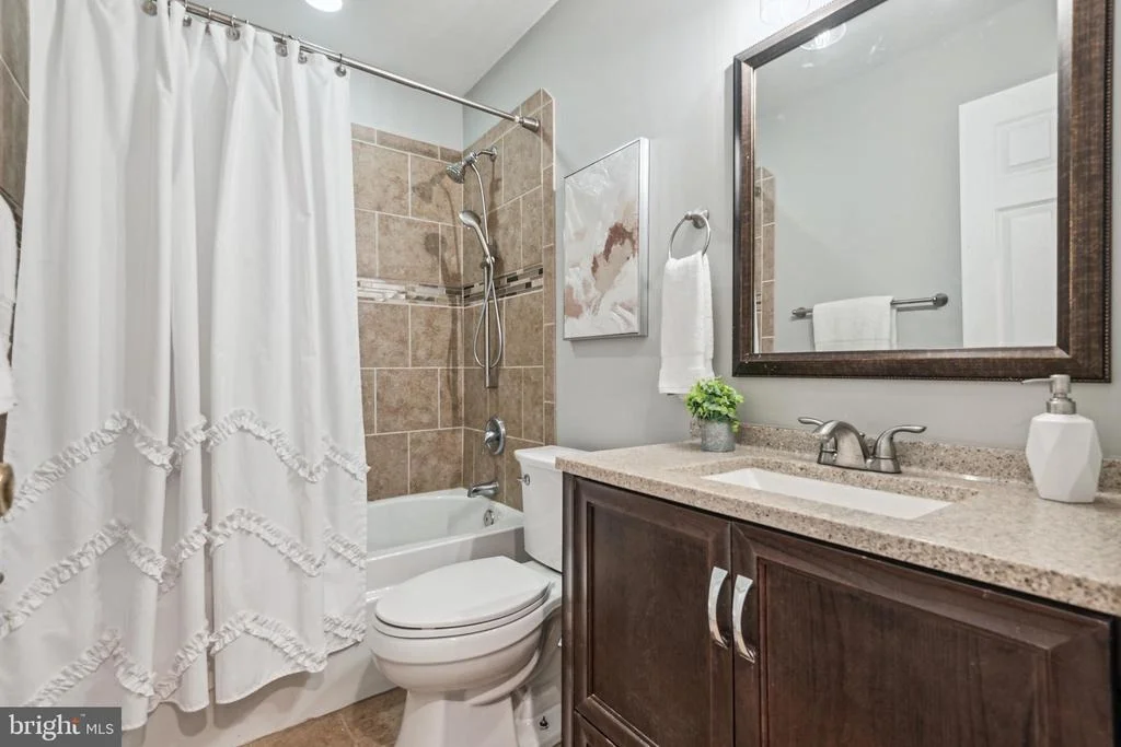 Photo of 2558 HILLSIDE DRIVE