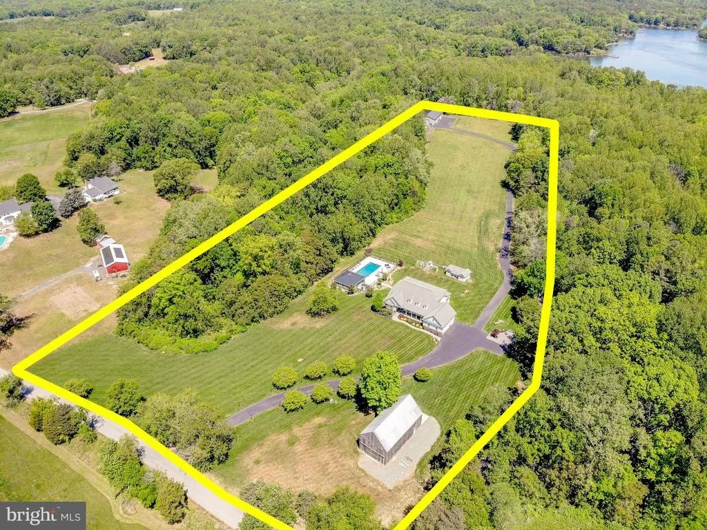 Photo of 2393 GARRITY ROAD