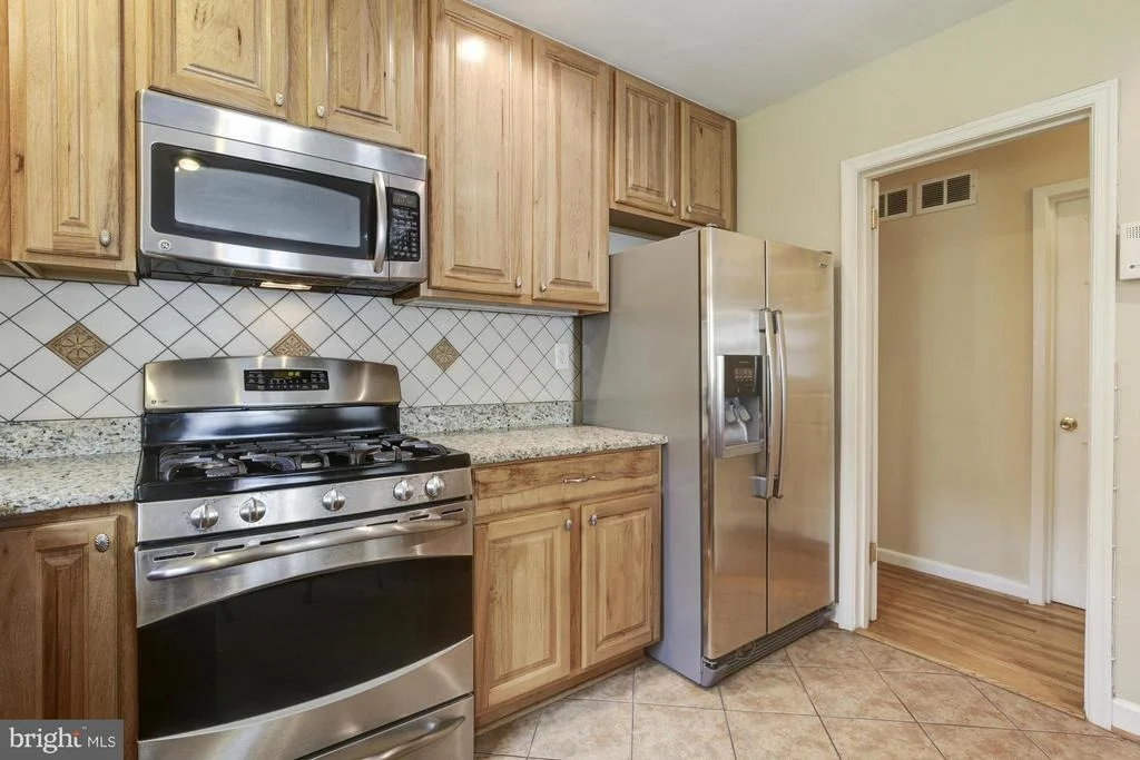 Photo of 1305 OAKVIEW DRIVE