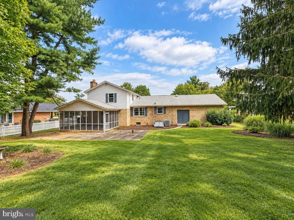 Photo of 6903 GREENVALE COURT