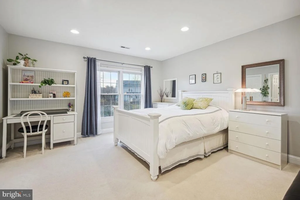 Photo of 10 MAPLECREST COURT