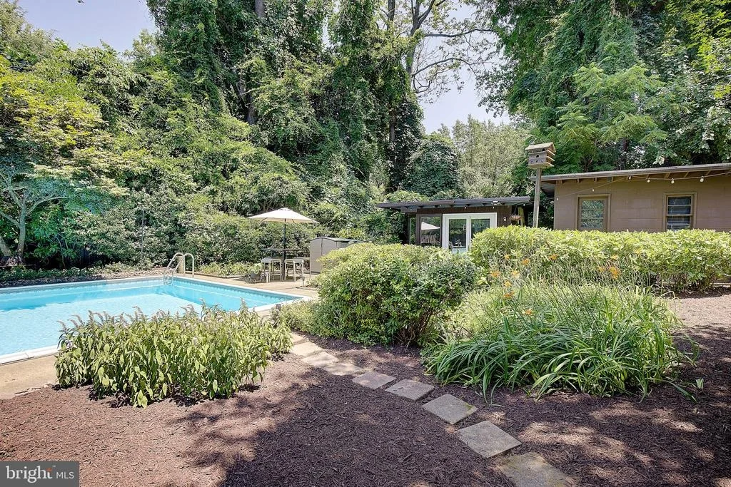 Photo of 1169 LATROBE DRIVE