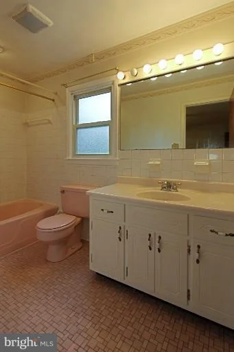 Photo of 8001 RUNNYMEADE DRIVE