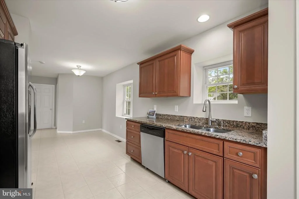 Photo of 305 BISHOP AVENUE