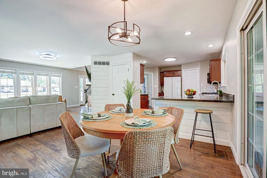 Photo of 119 N MEADOW DRIVE