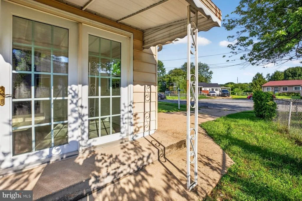 Photo of 6204 AUTH ROAD