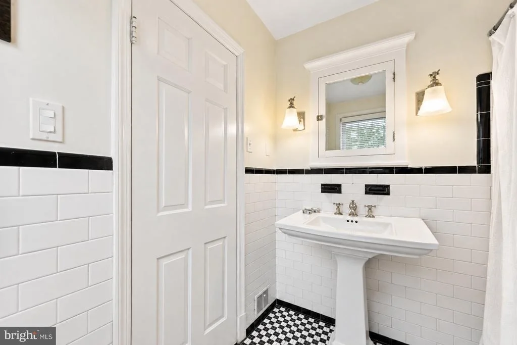 Photo of 7313 YORKTOWNE