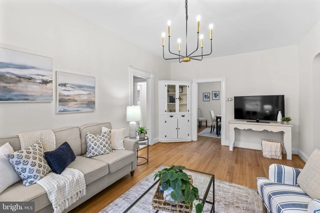 Photo of 702 DEEPDENE ROAD