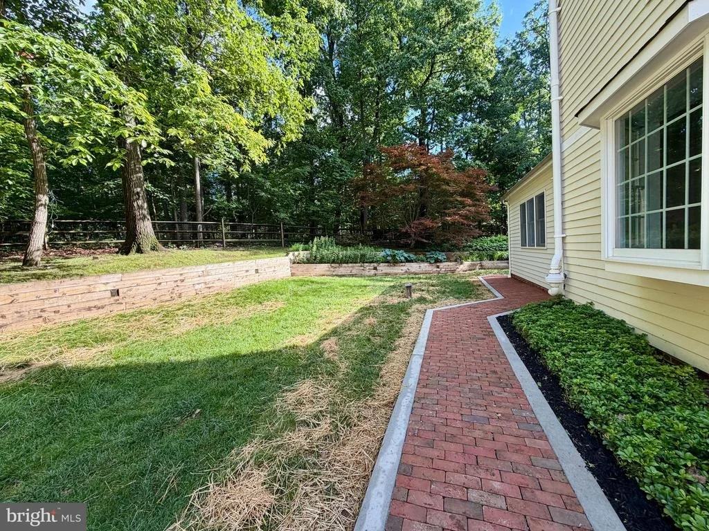 Photo of 15720 COMUS ROAD