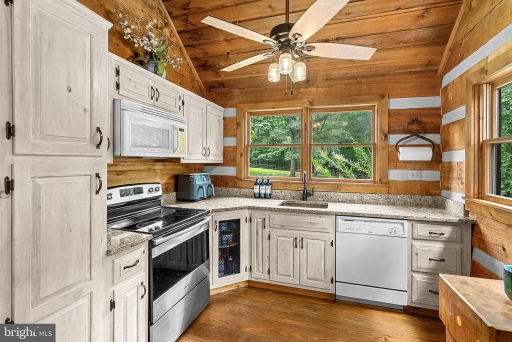Photo of 1263 FROGTOWN ROAD