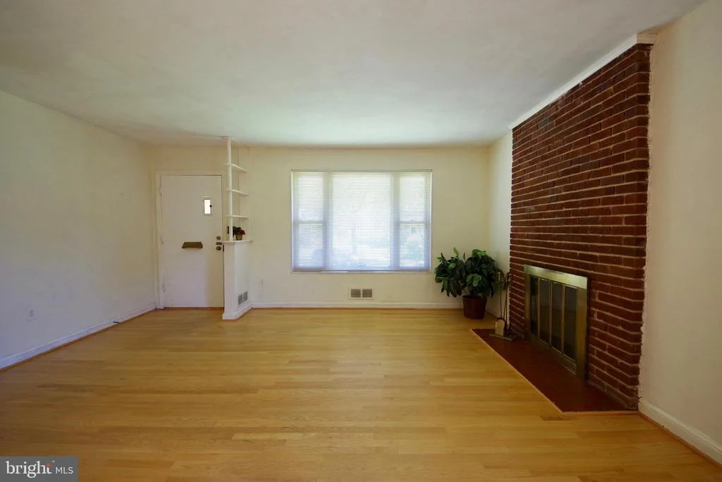 Photo of 10409 ROYALTON TERRACE