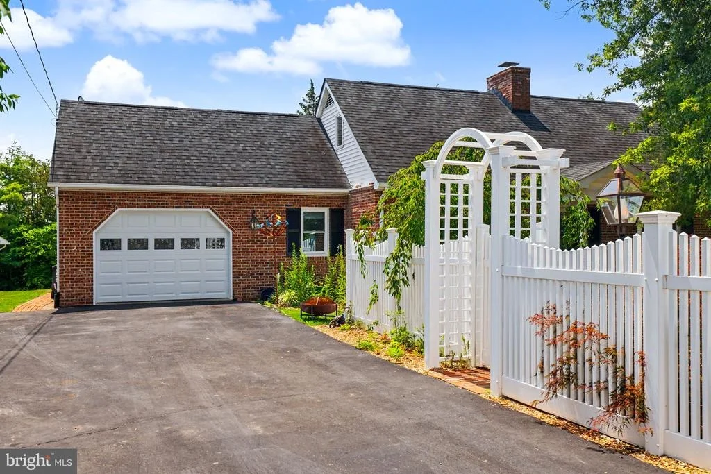 Photo of 2105 SHAWN DRIVE