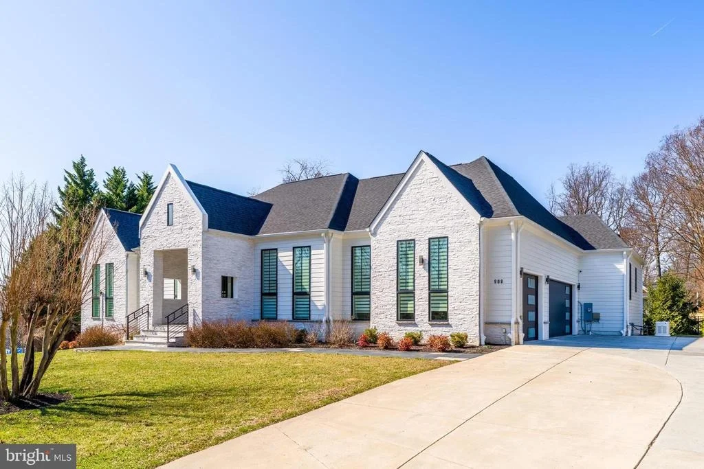 Photo of 908 WALKER ROAD