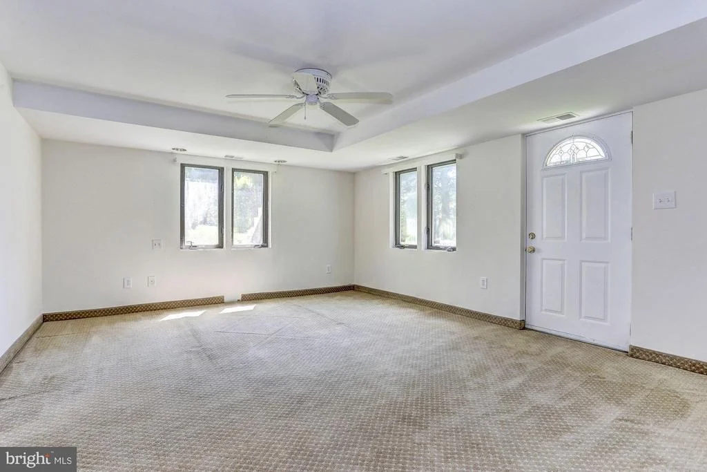 Photo of 18312 QUEEN ELIZABETH DRIVE