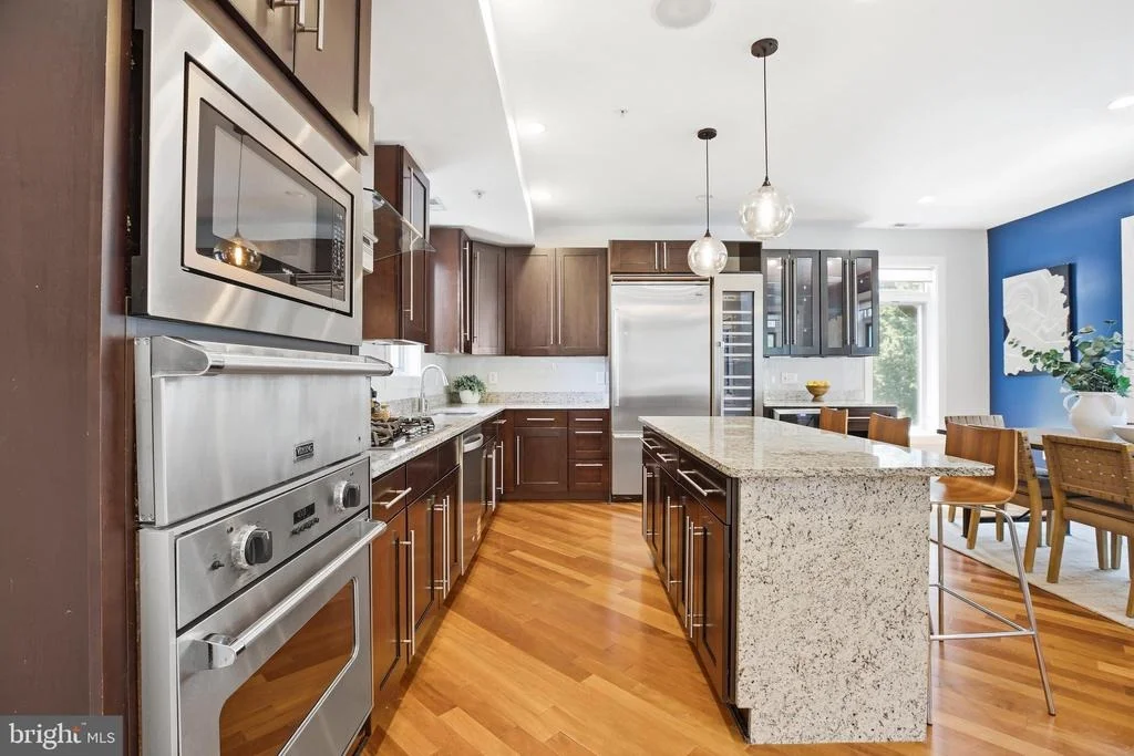 Photo of 915 3RD STREET NE