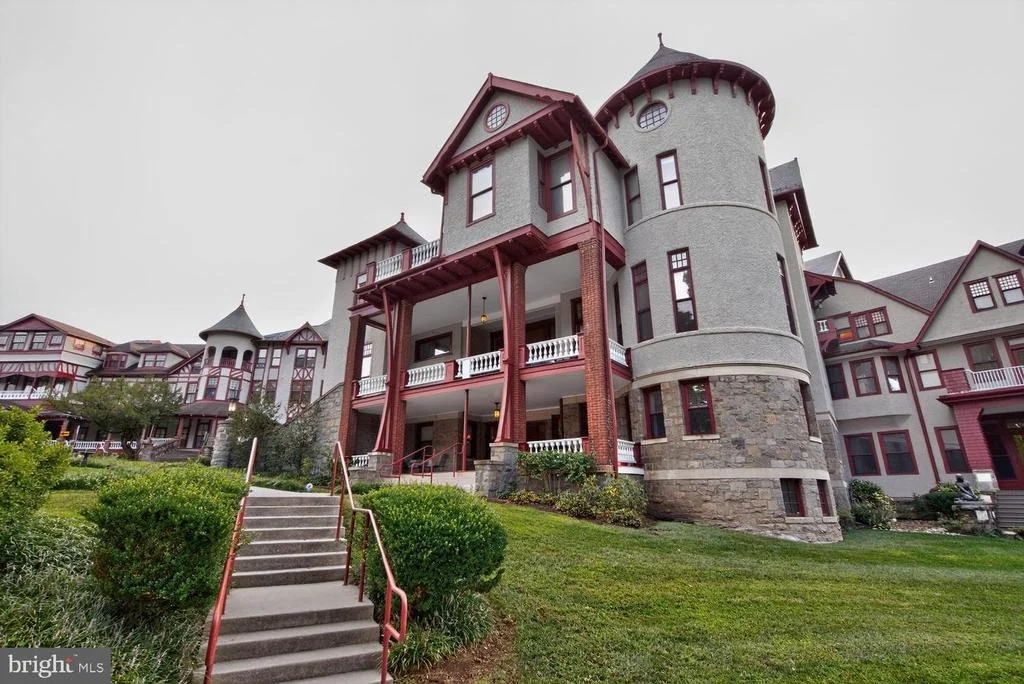 Photo of Unit PH102 at 9610 DEWITT