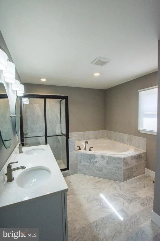 Photo of 704 W MAPLE ROAD